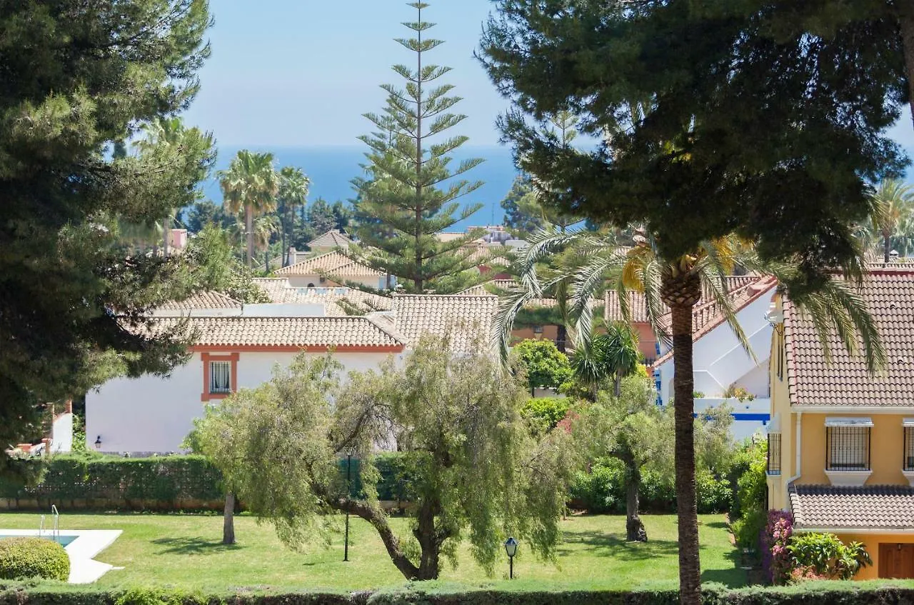 Seaview Flat With Sunny Balcony - Central Marbella