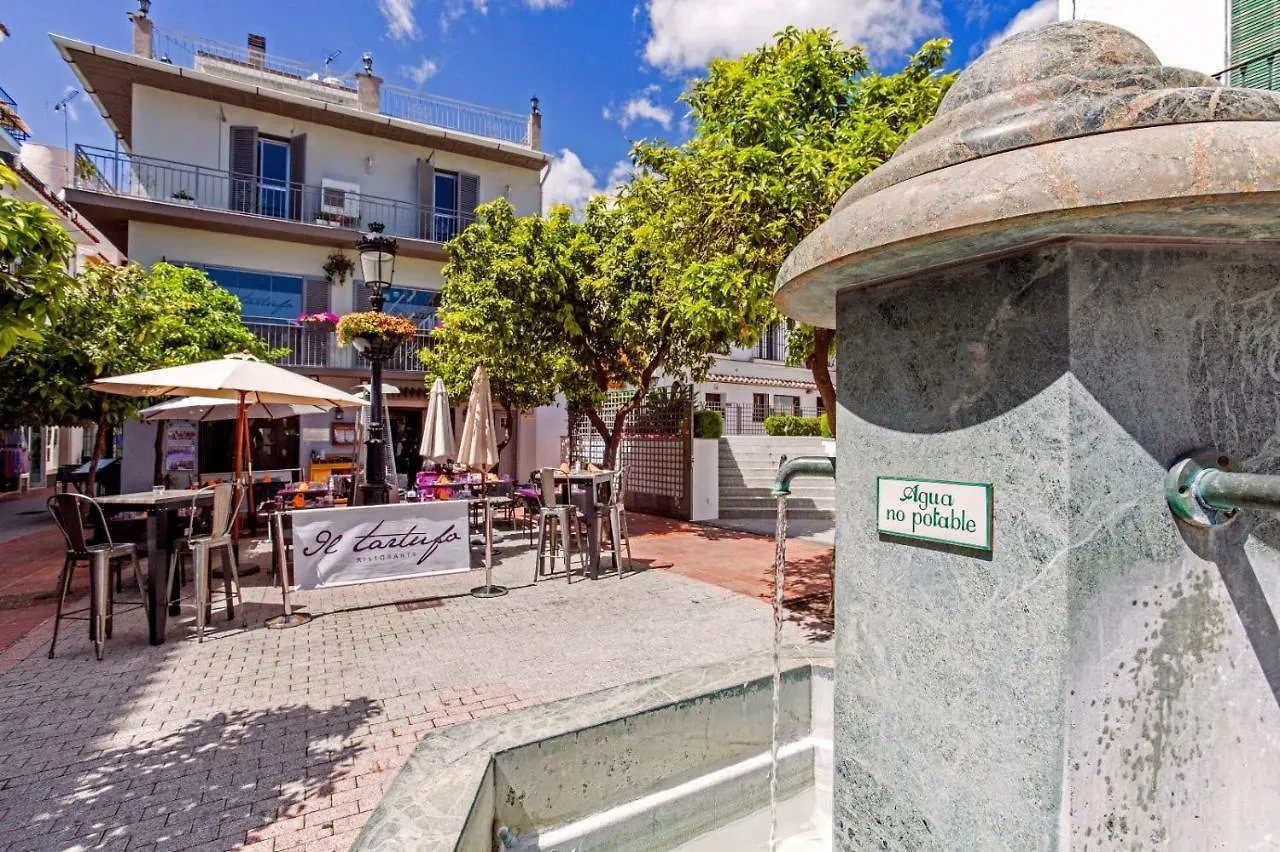 Seaview Flat With Sunny Balcony - Central Marbella