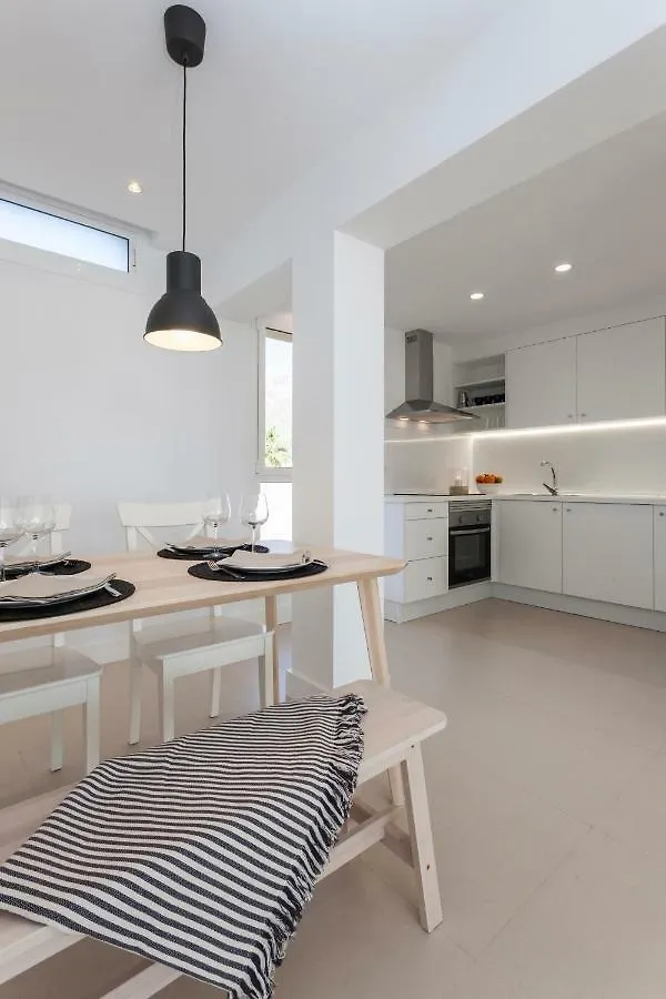 Seaview Flat With Sunny Balcony - Central Marbella Spain