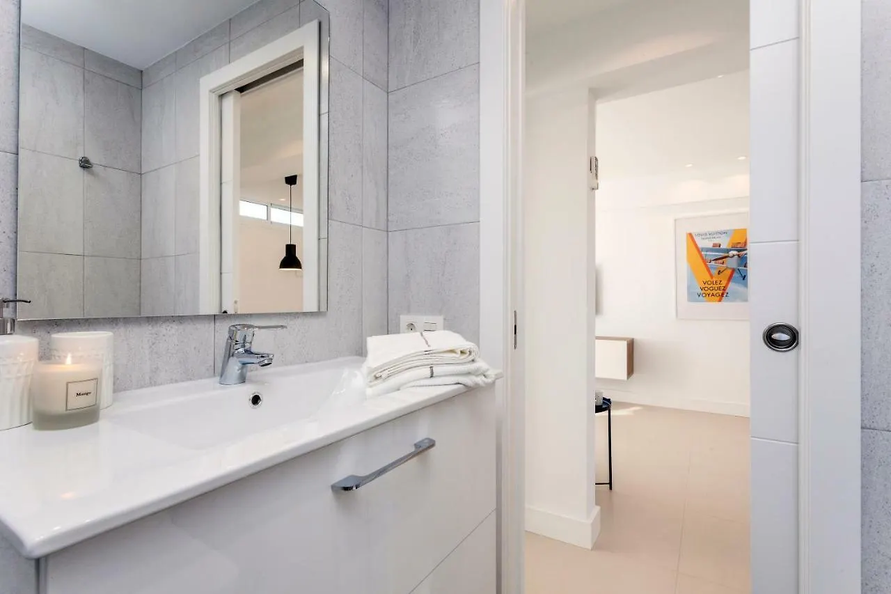Seaview Flat With Sunny Balcony - Central Marbella